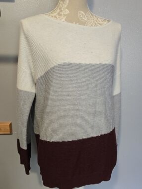 Evolutiob By Cyrus Colorblock Boatneck Sweater in White, Gray & Burgundy